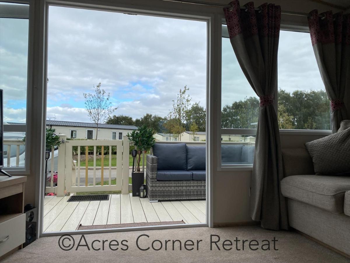 Acres Corner Retreat Inc Hot Tub At Tattershall Lakes Country Park Villa Exterior photo