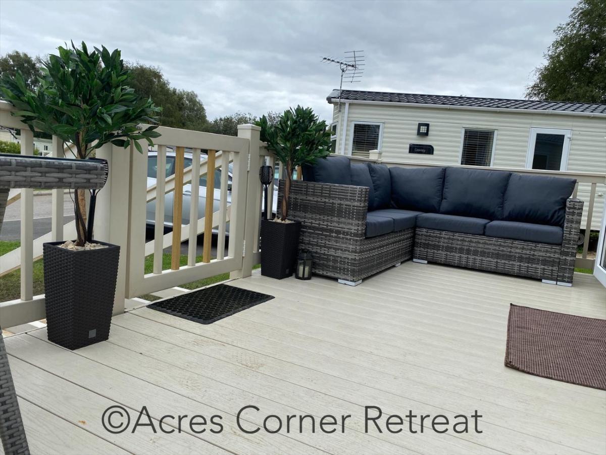 Acres Corner Retreat Inc Hot Tub At Tattershall Lakes Country Park Villa Exterior photo